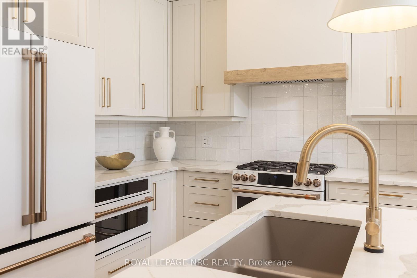 70f - 574 Seneca Drive, Fort Erie, Ontario  L2A 1C2 - Photo 35 - X12733696