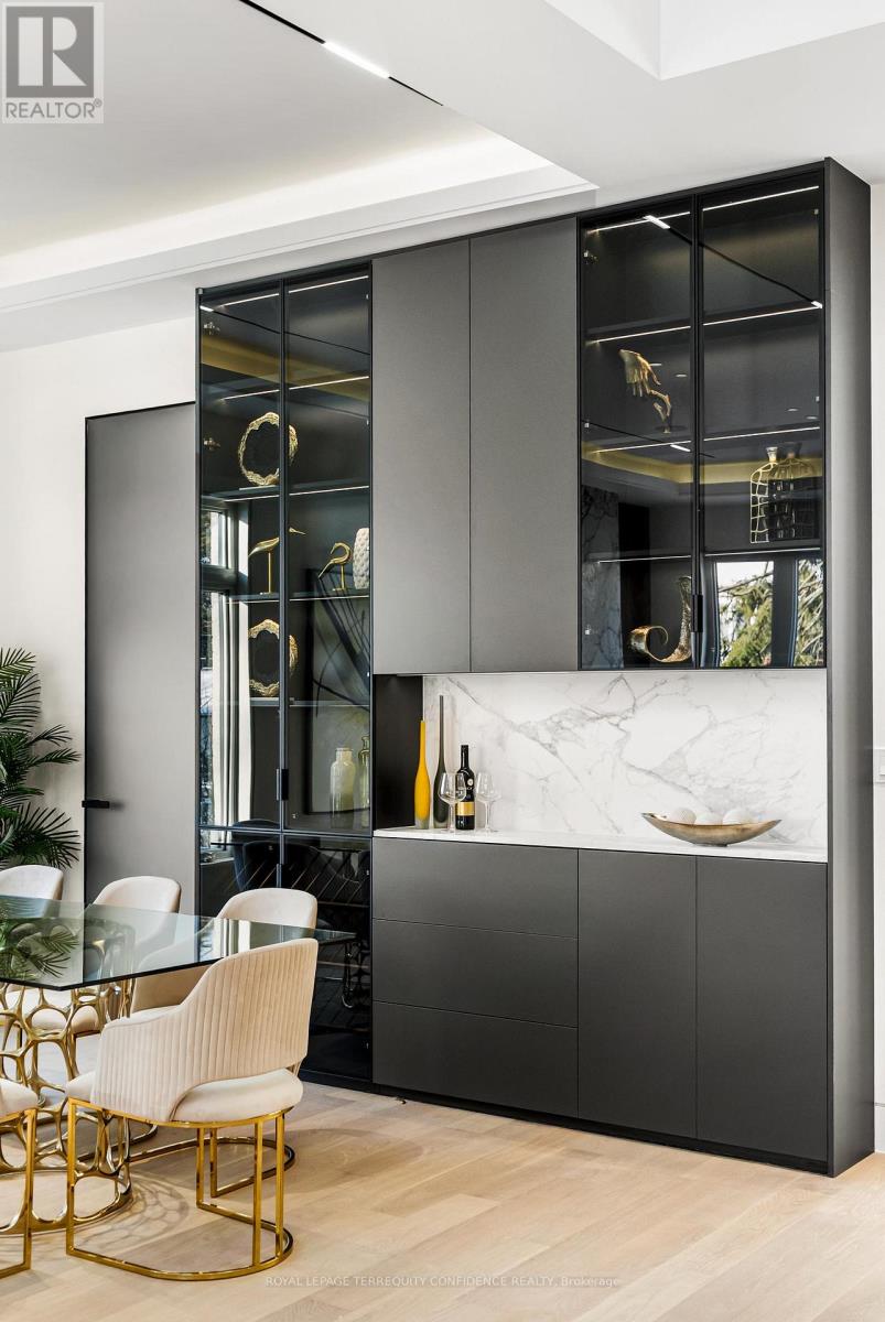 281 Kerrybrook Drive, Richmond Hill, Ontario  L4C 3R2 - Photo 6 - N12729020