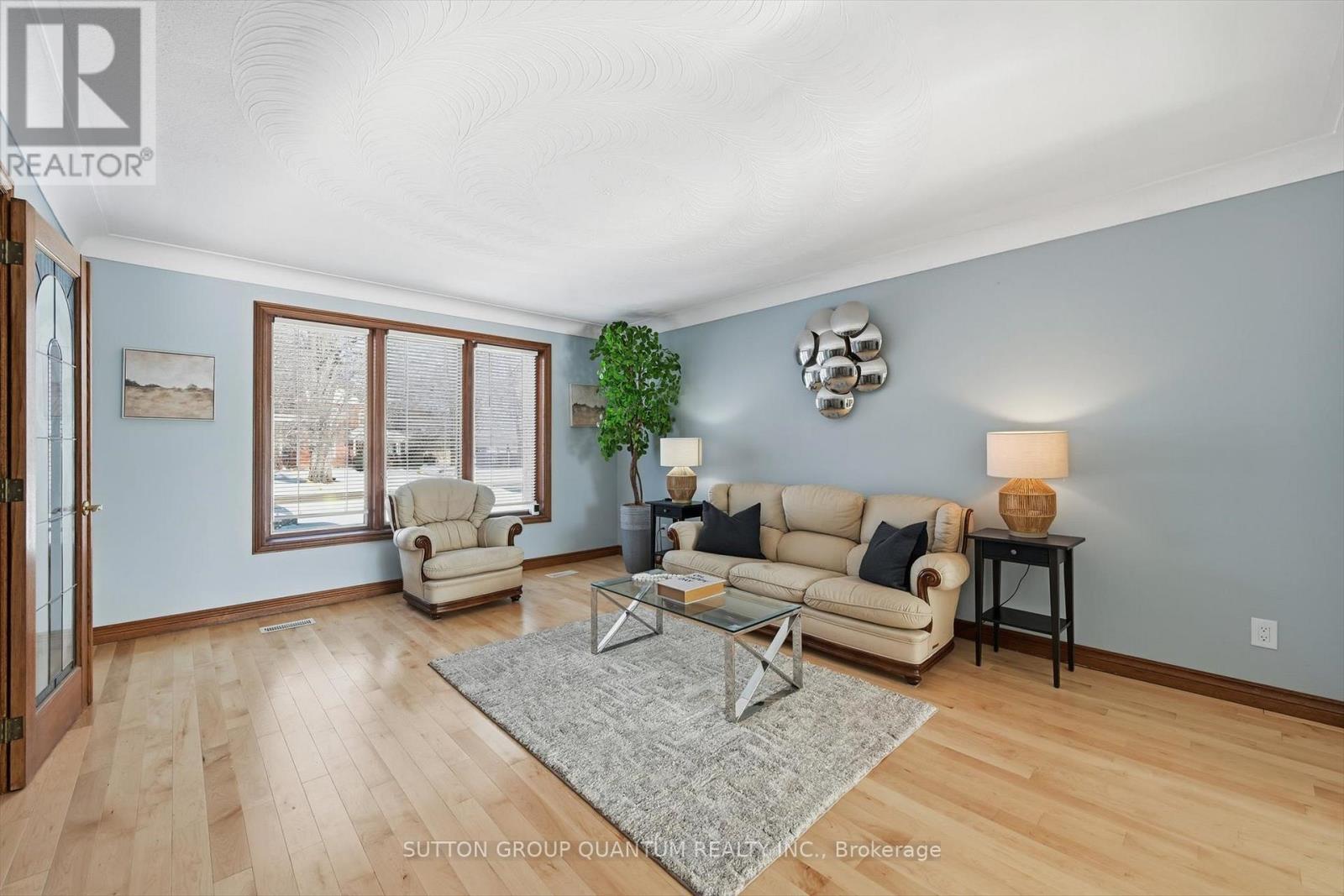 729 Winston Road, Grimsby, Ontario  L3M 4E8 - Photo 7 - X12722136