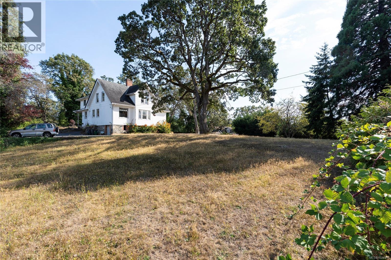 3353 Salsbury Way, Saanich, British Columbia  V8P 3K4 - Photo 5 - 1024414