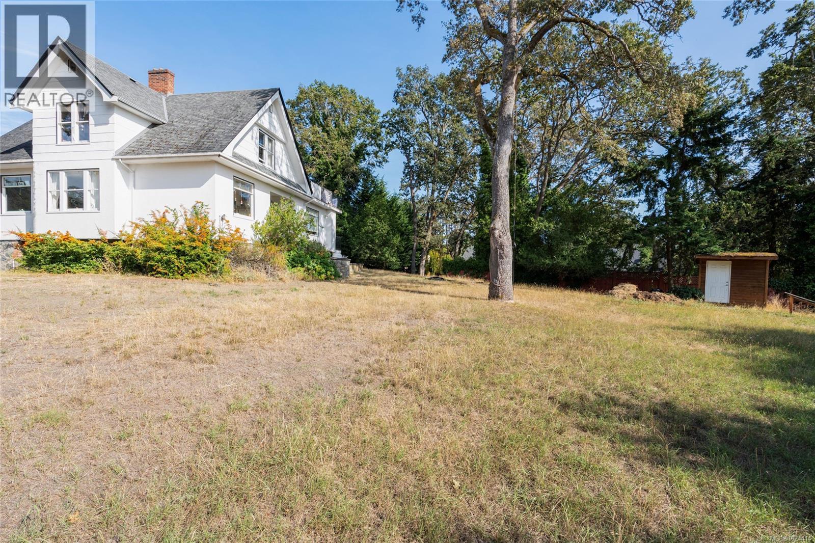 3353 Salsbury Way, Saanich, British Columbia  V8P 3K4 - Photo 8 - 1024414