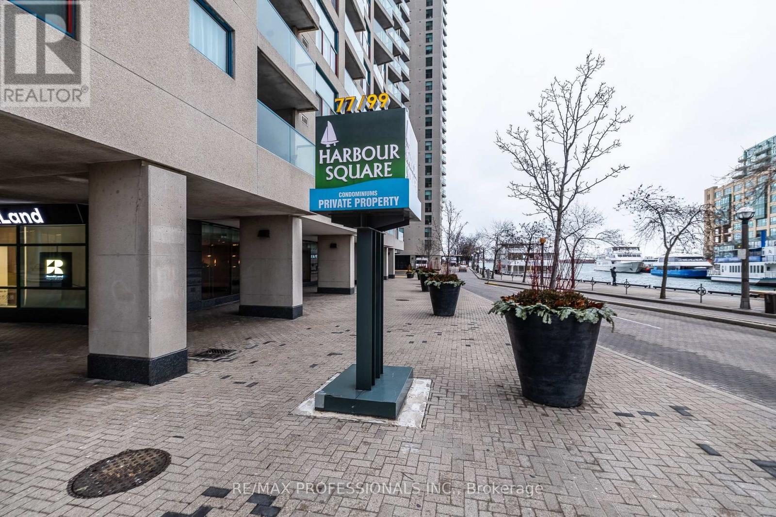 3703 - 77 Harbour Square, Toronto, Ontario  M5J 2S2 - Photo 2 - C12733662