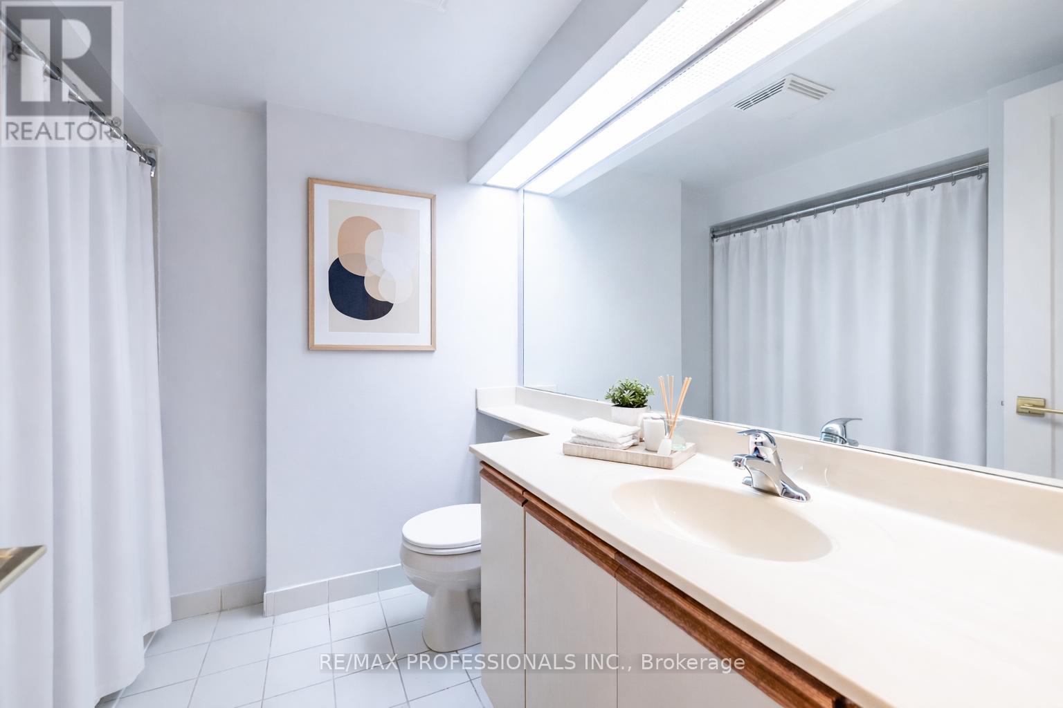 3703 - 77 Harbour Square, Toronto, Ontario  M5J 2S2 - Photo 20 - C12733662