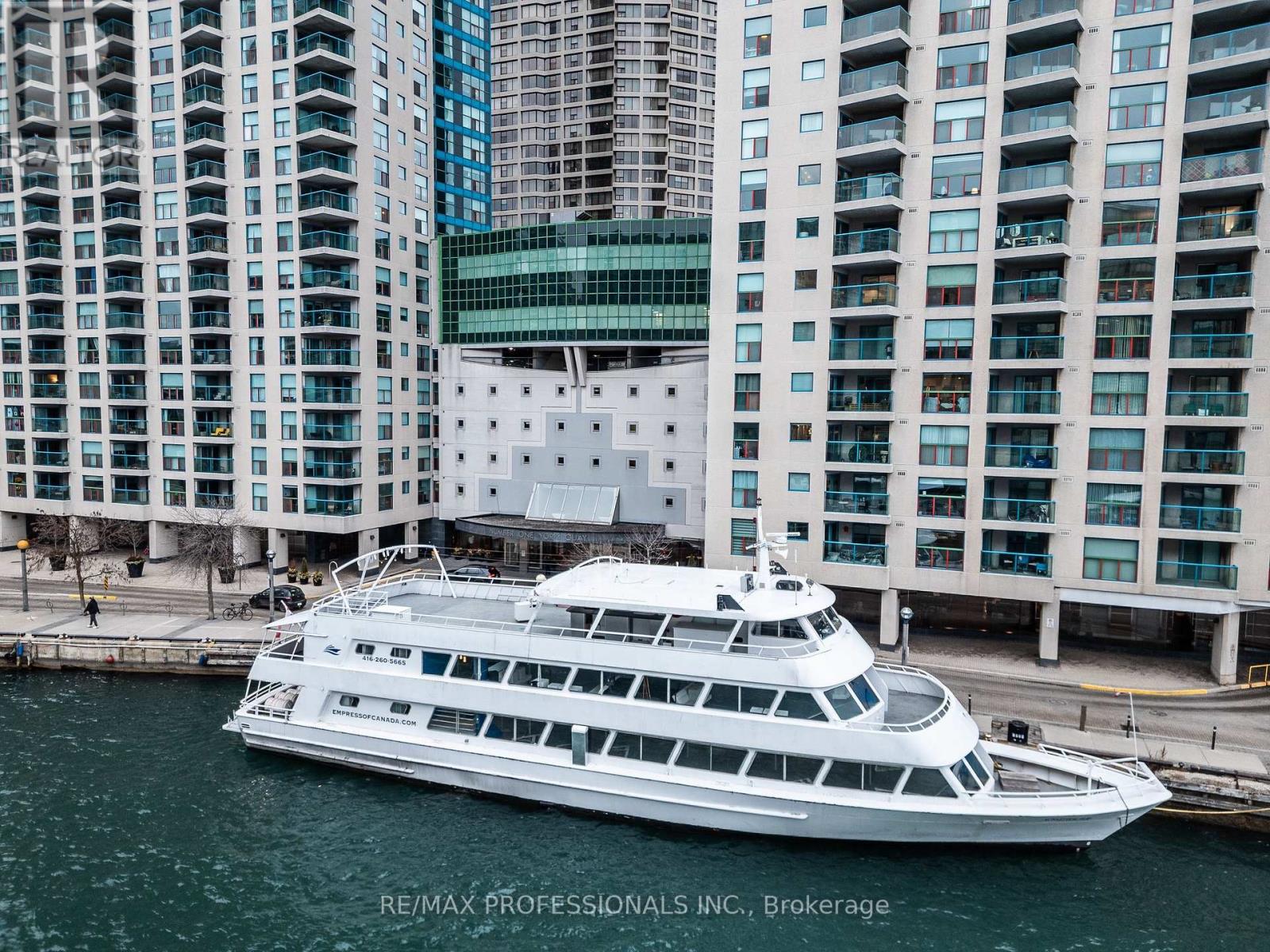 3703 - 77 Harbour Square, Toronto, Ontario  M5J 2S2 - Photo 3 - C12733662