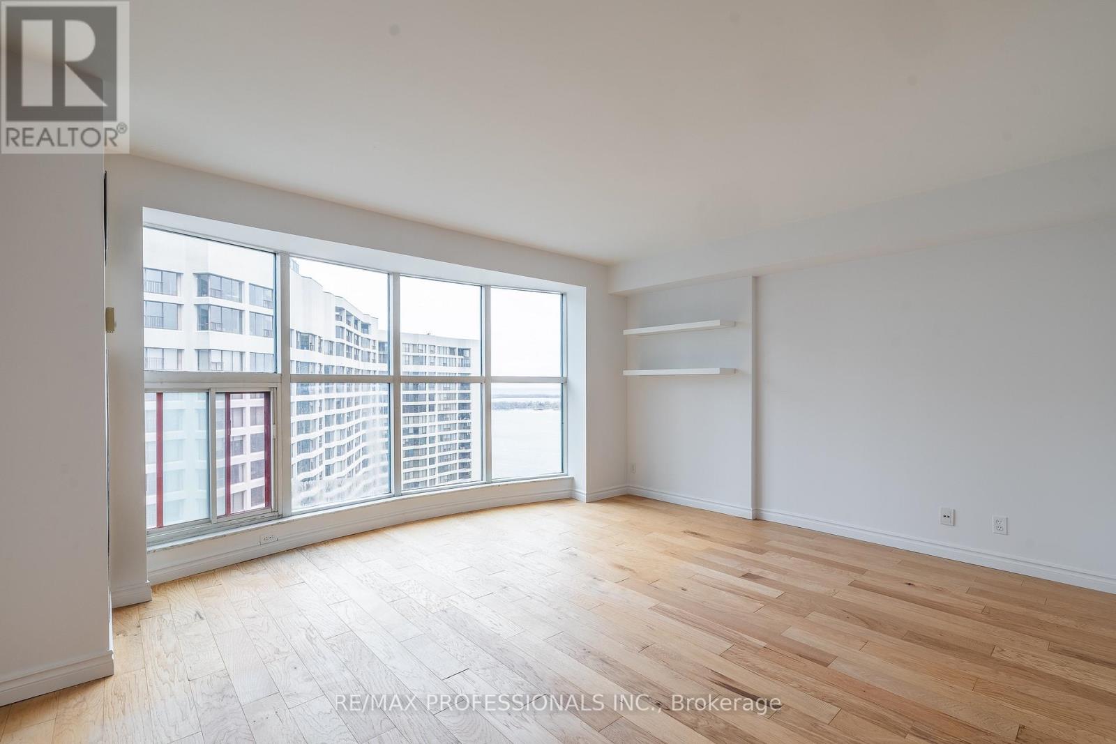 3703 - 77 Harbour Square, Toronto, Ontario  M5J 2S2 - Photo 8 - C12733662