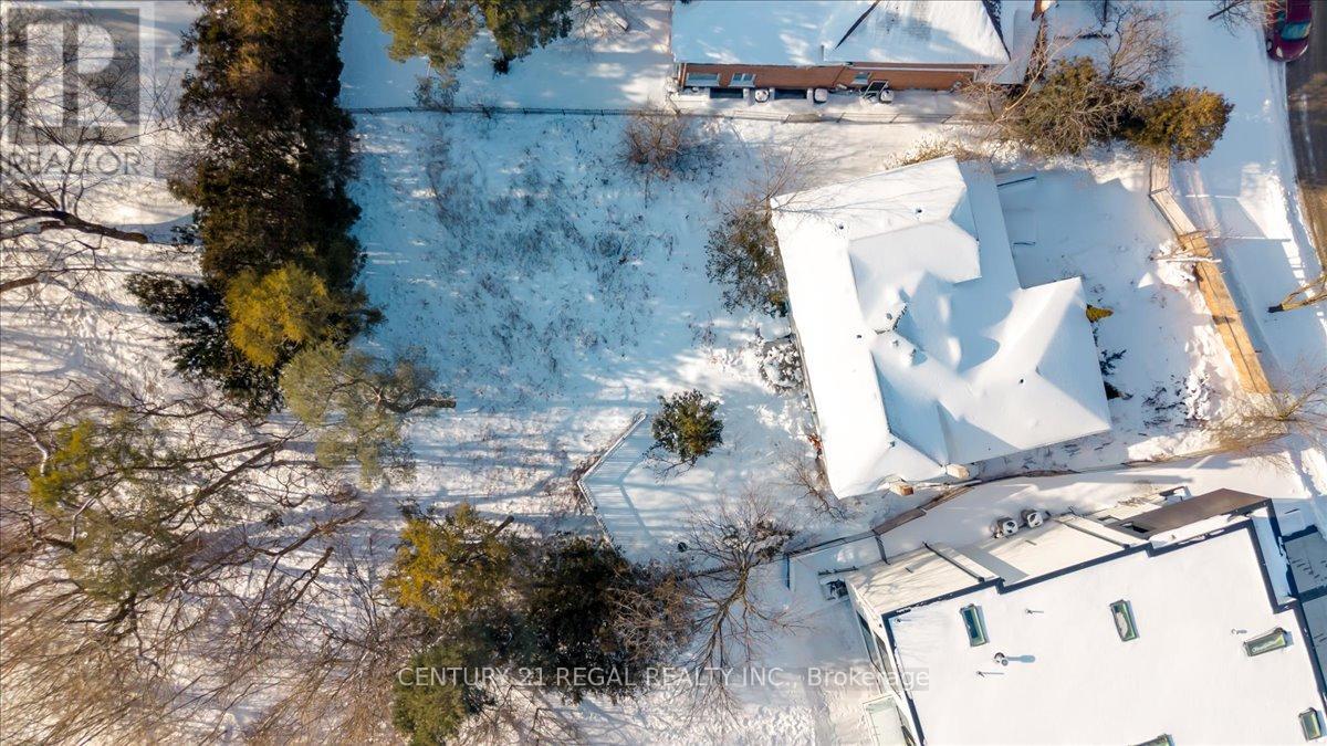 11 Montressor Drive, Toronto, Ontario  M2P 1Y9 - Photo 8 - C12733676