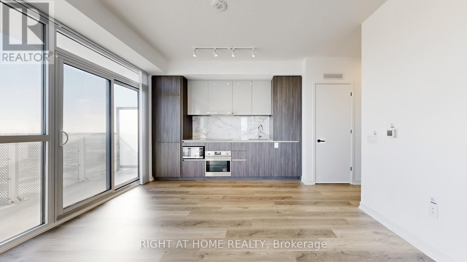 8 Interchange Way, Vaughan, Ontario  L4K 5Z7 - Photo 10 - N12733746