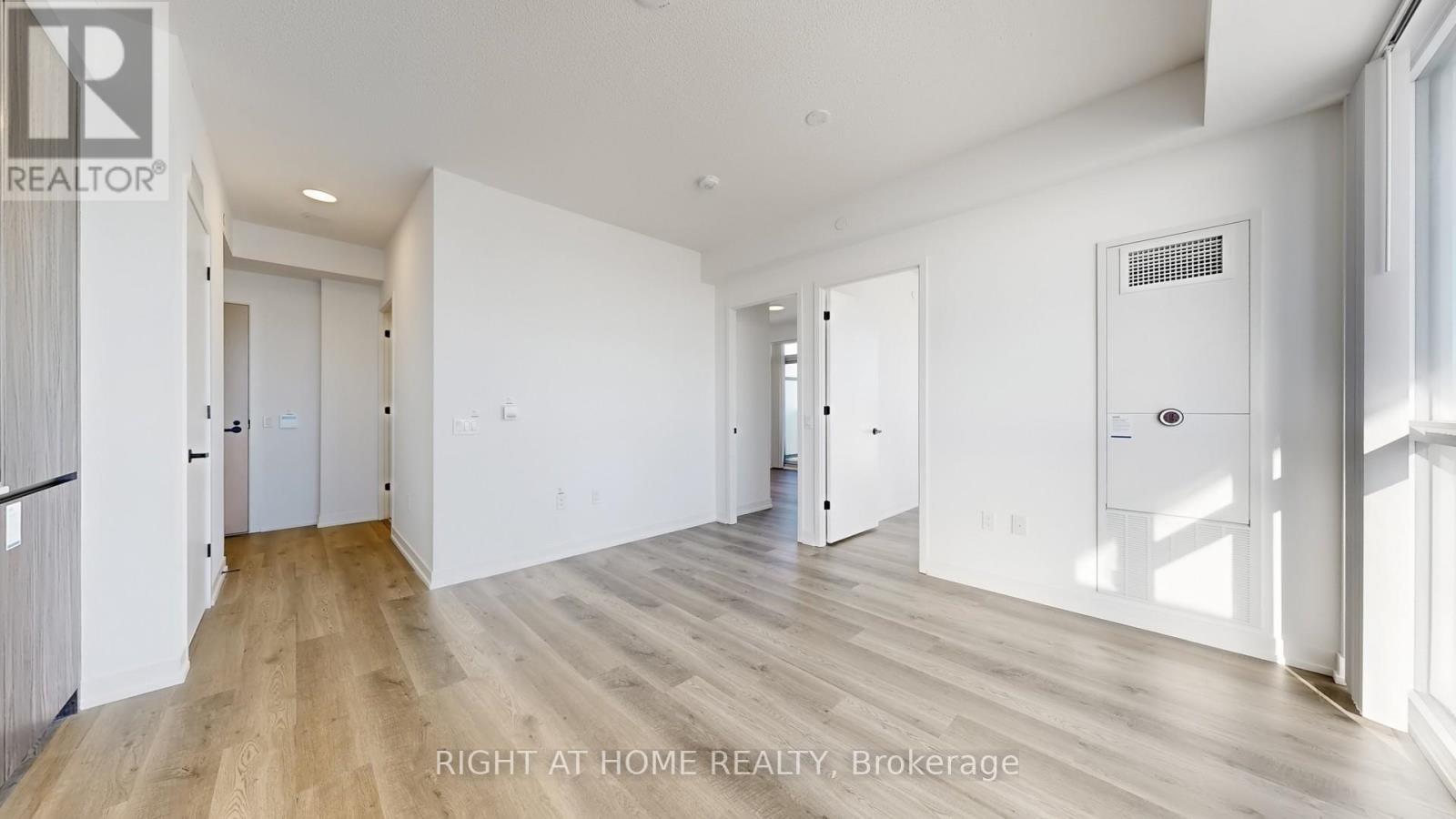 8 Interchange Way, Vaughan, Ontario  L4K 5Z7 - Photo 13 - N12733746