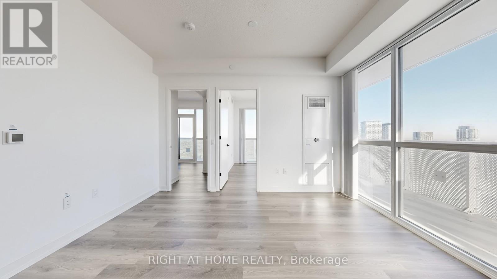 8 Interchange Way, Vaughan, Ontario  L4K 5Z7 - Photo 14 - N12733746