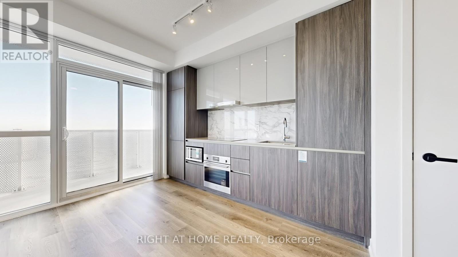 8 Interchange Way, Vaughan, Ontario  L4K 5Z7 - Photo 15 - N12733746