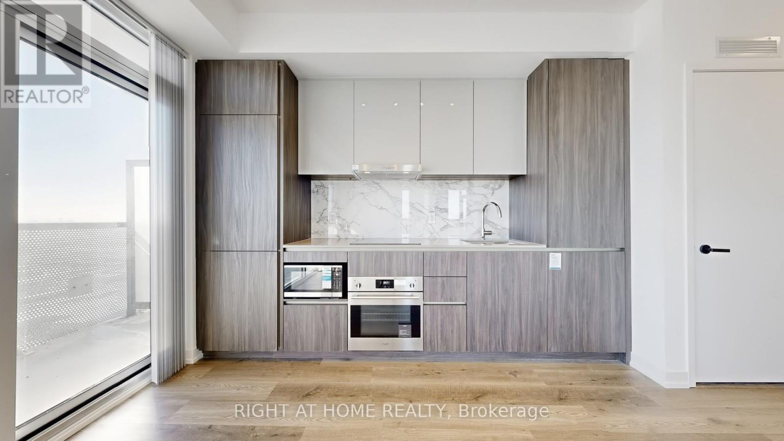 8 Interchange Way, Vaughan, Ontario  L4K 5Z7 - Photo 16 - N12733746