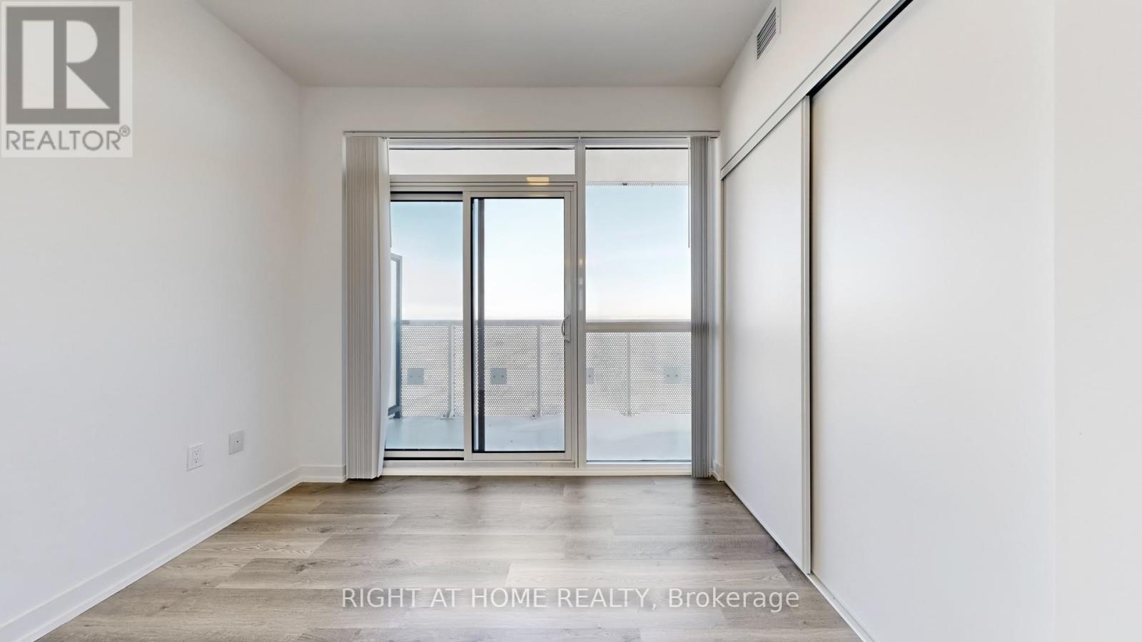 8 Interchange Way, Vaughan, Ontario  L4K 5Z7 - Photo 18 - N12733746