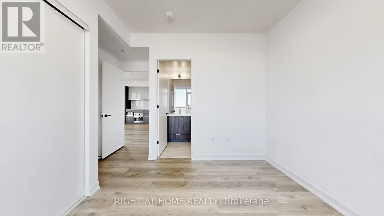 8 Interchange Way, Vaughan, Ontario  L4K 5Z7 - Photo 22 - N12733746