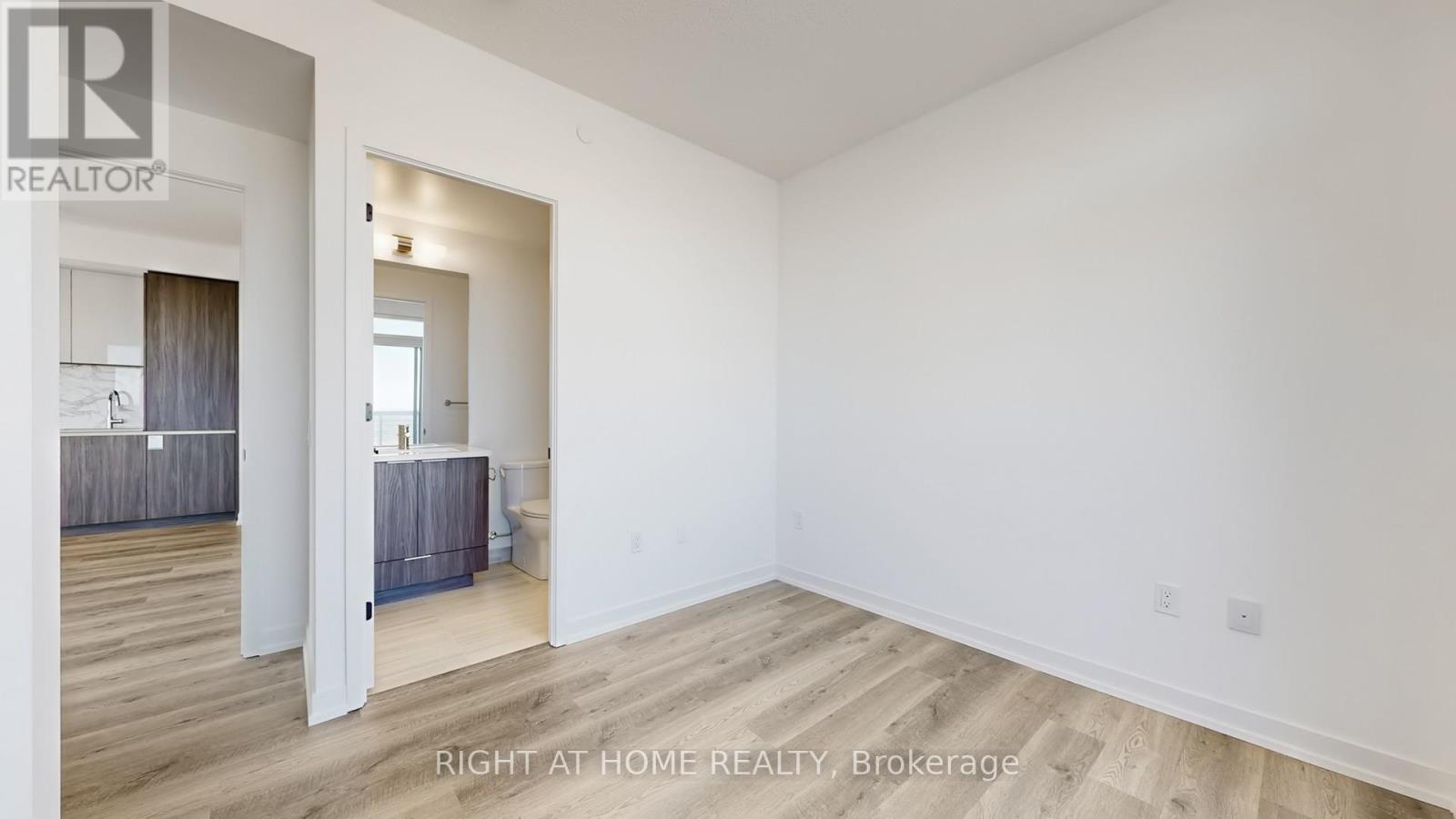 8 Interchange Way, Vaughan, Ontario  L4K 5Z7 - Photo 23 - N12733746