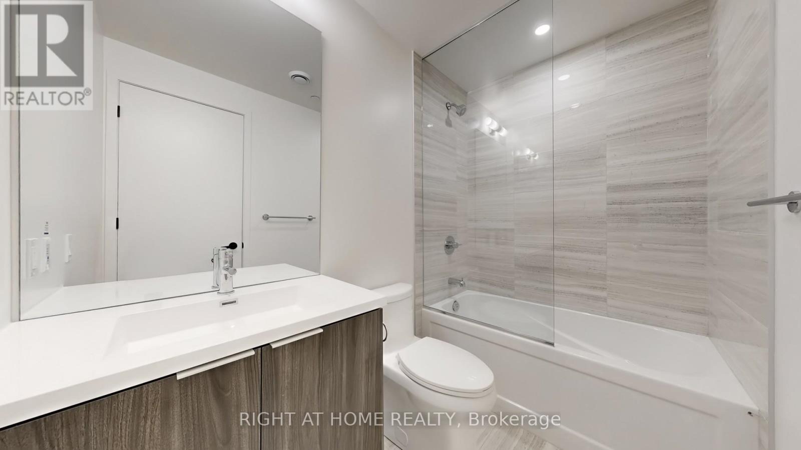 8 Interchange Way, Vaughan, Ontario  L4K 5Z7 - Photo 25 - N12733746