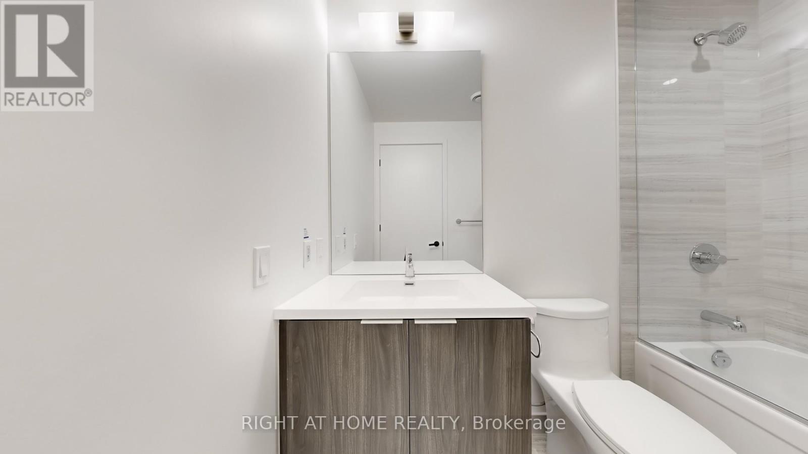 8 Interchange Way, Vaughan, Ontario  L4K 5Z7 - Photo 26 - N12733746