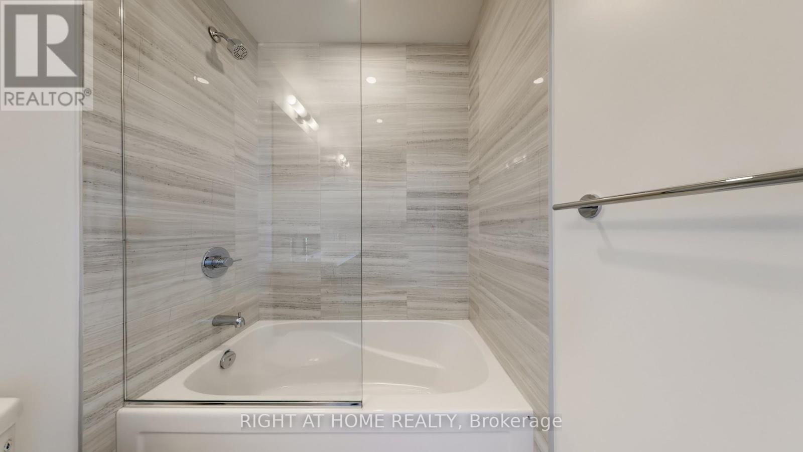 8 Interchange Way, Vaughan, Ontario  L4K 5Z7 - Photo 27 - N12733746