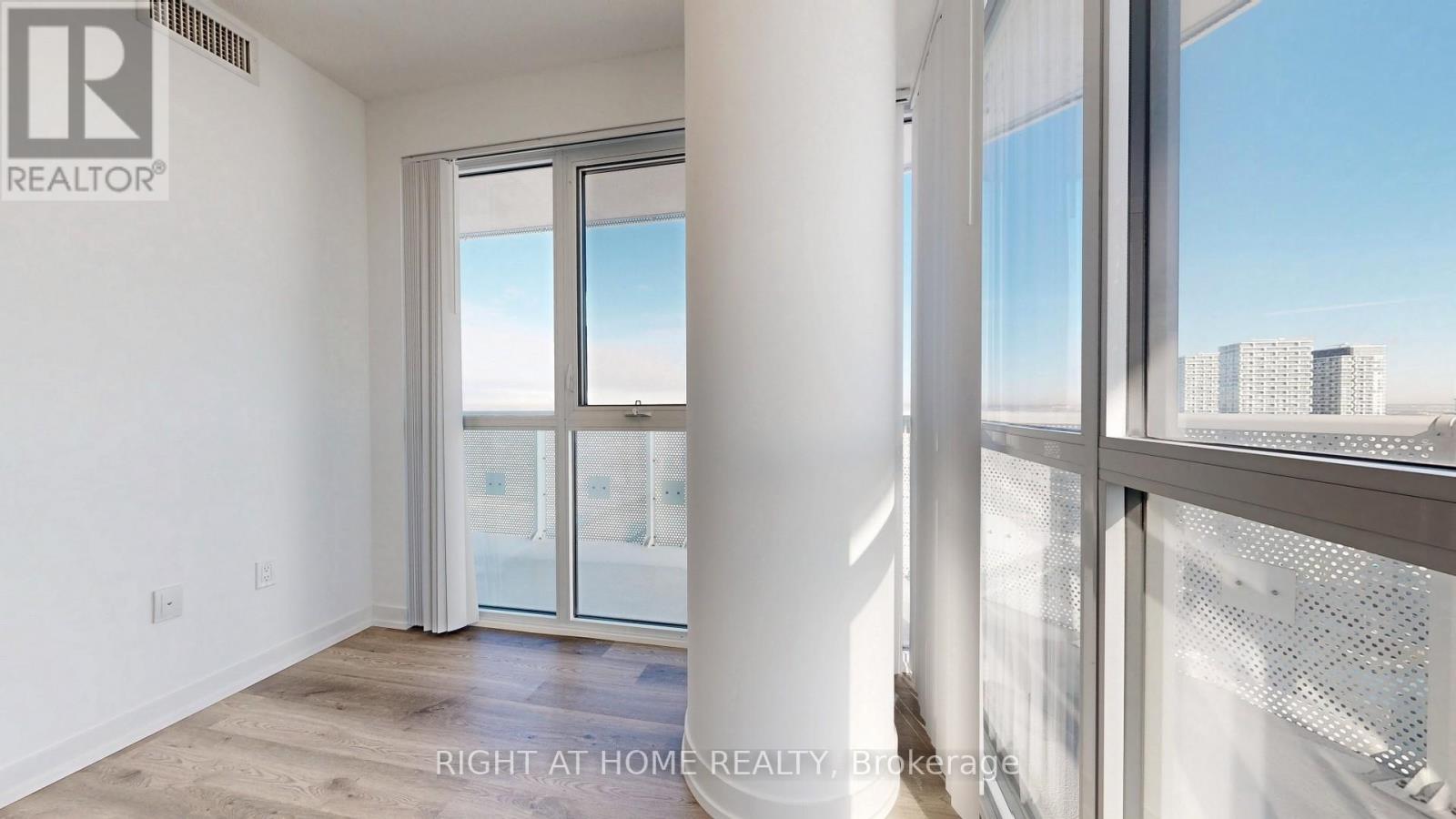 8 Interchange Way, Vaughan, Ontario  L4K 5Z7 - Photo 30 - N12733746