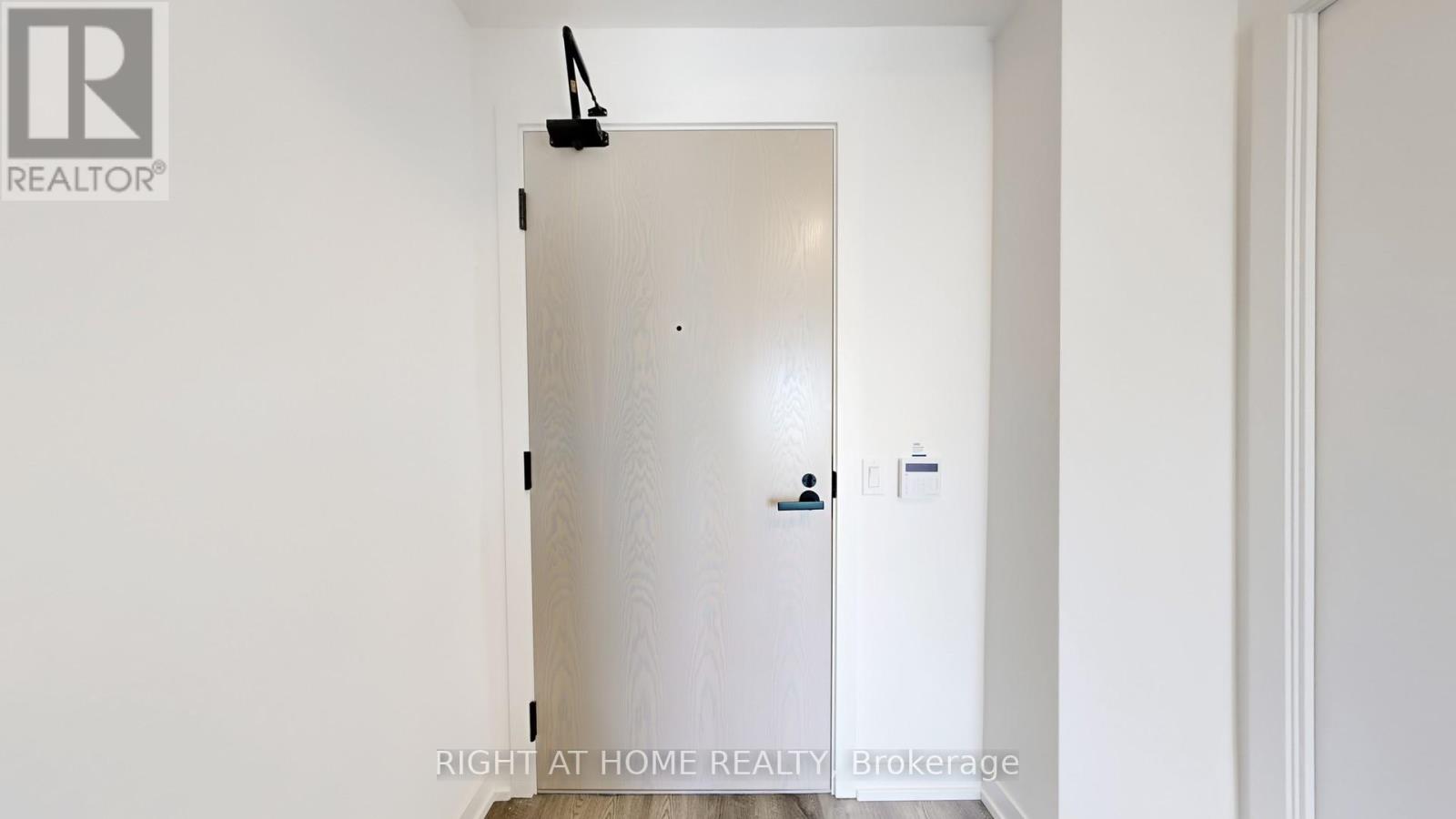 8 Interchange Way, Vaughan, Ontario  L4K 5Z7 - Photo 34 - N12733746