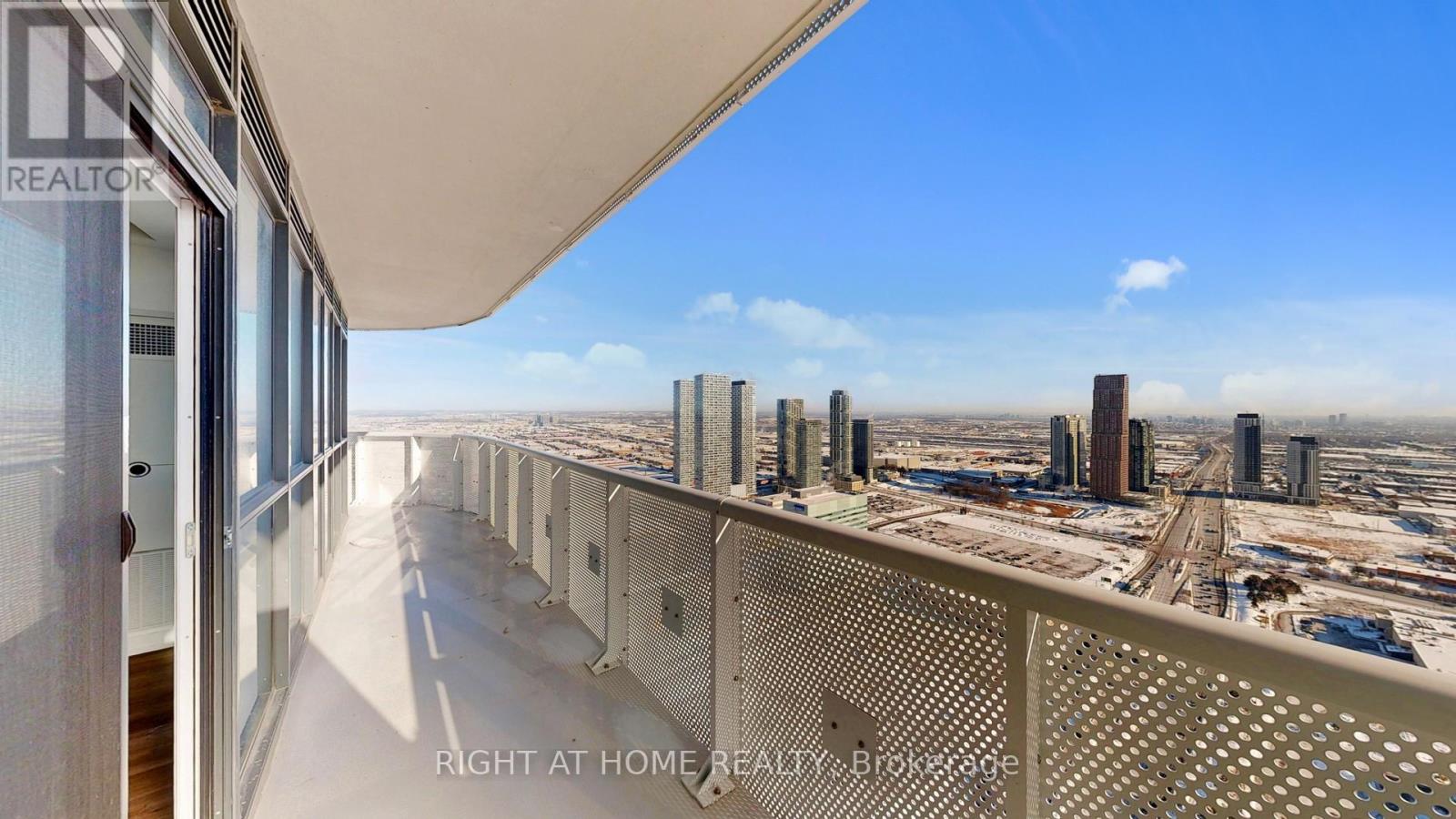 8 Interchange Way, Vaughan, Ontario  L4K 5Z7 - Photo 35 - N12733746