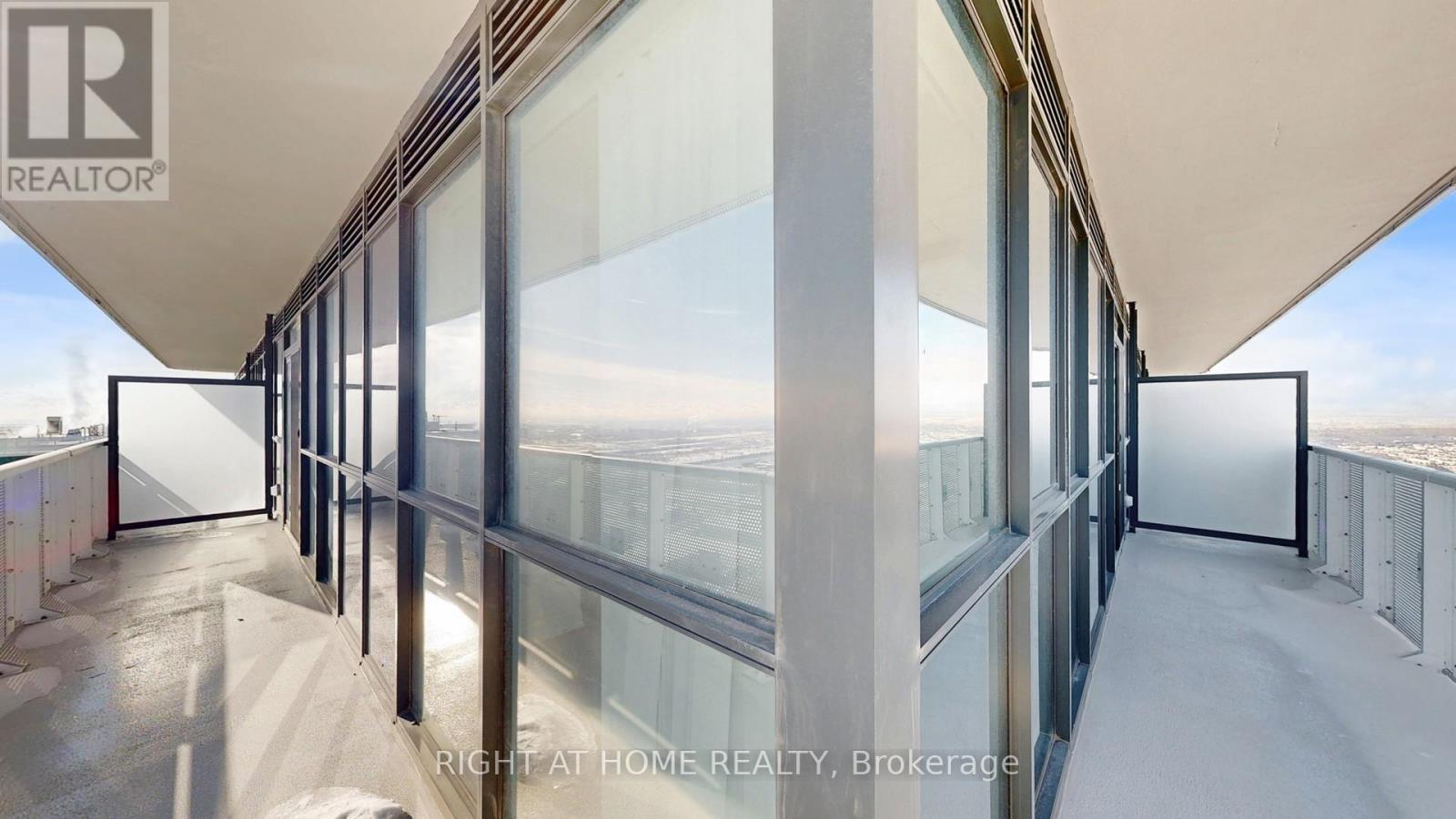 8 Interchange Way, Vaughan, Ontario  L4K 5Z7 - Photo 38 - N12733746