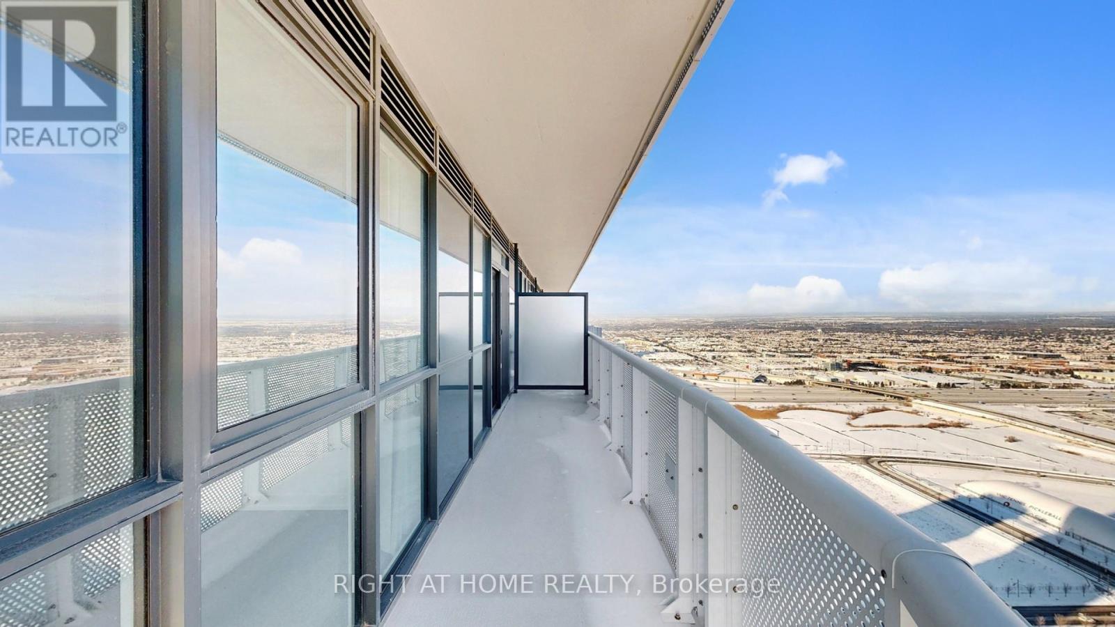 8 Interchange Way, Vaughan, Ontario  L4K 5Z7 - Photo 39 - N12733746