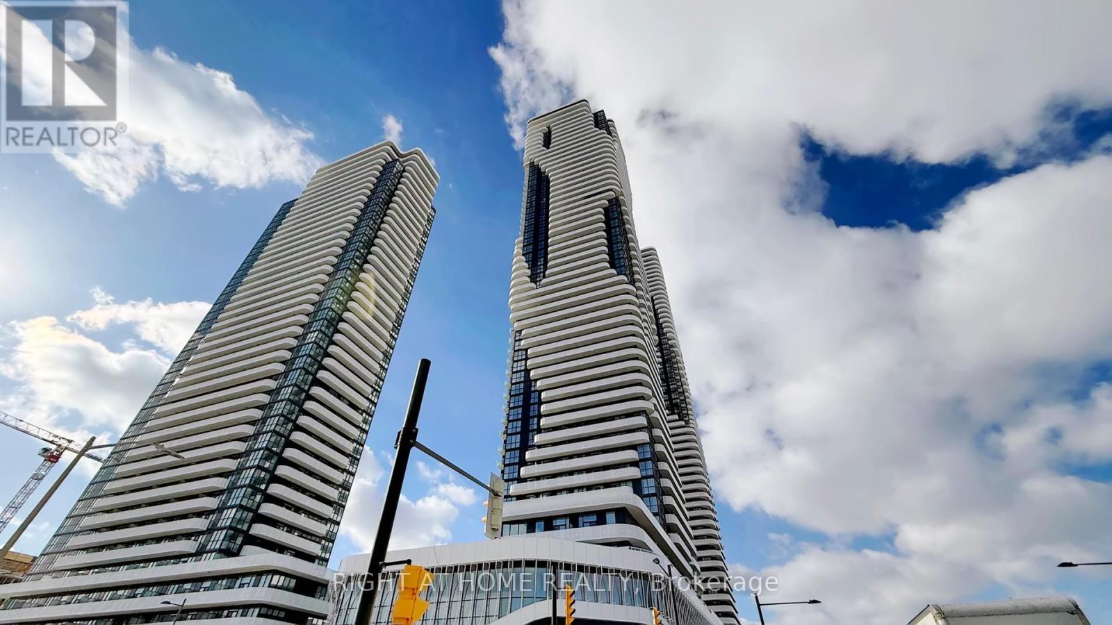 8 Interchange Way, Vaughan, Ontario  L4K 5Z7 - Photo 4 - N12733746