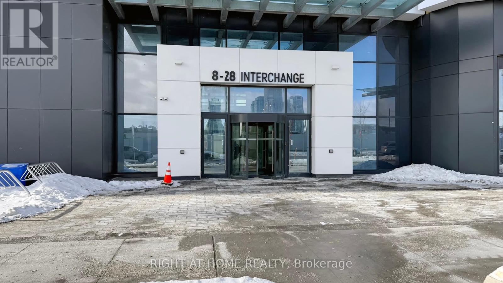 8 Interchange Way, Vaughan, Ontario  L4K 5Z7 - Photo 6 - N12733746