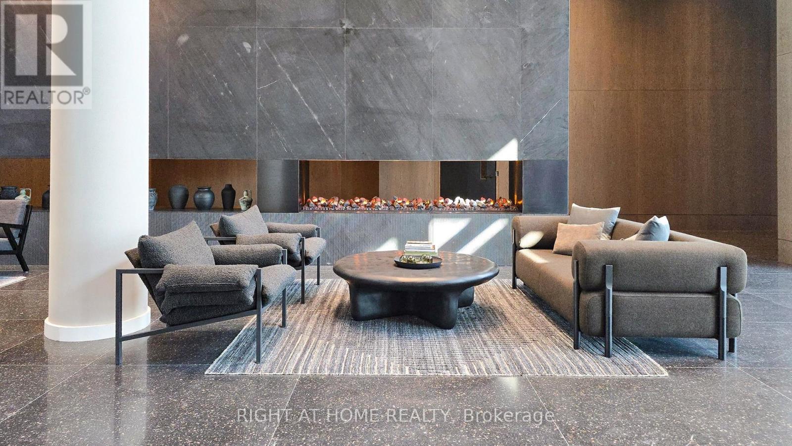 8 Interchange Way, Vaughan, Ontario  L4K 5Z7 - Photo 7 - N12733746