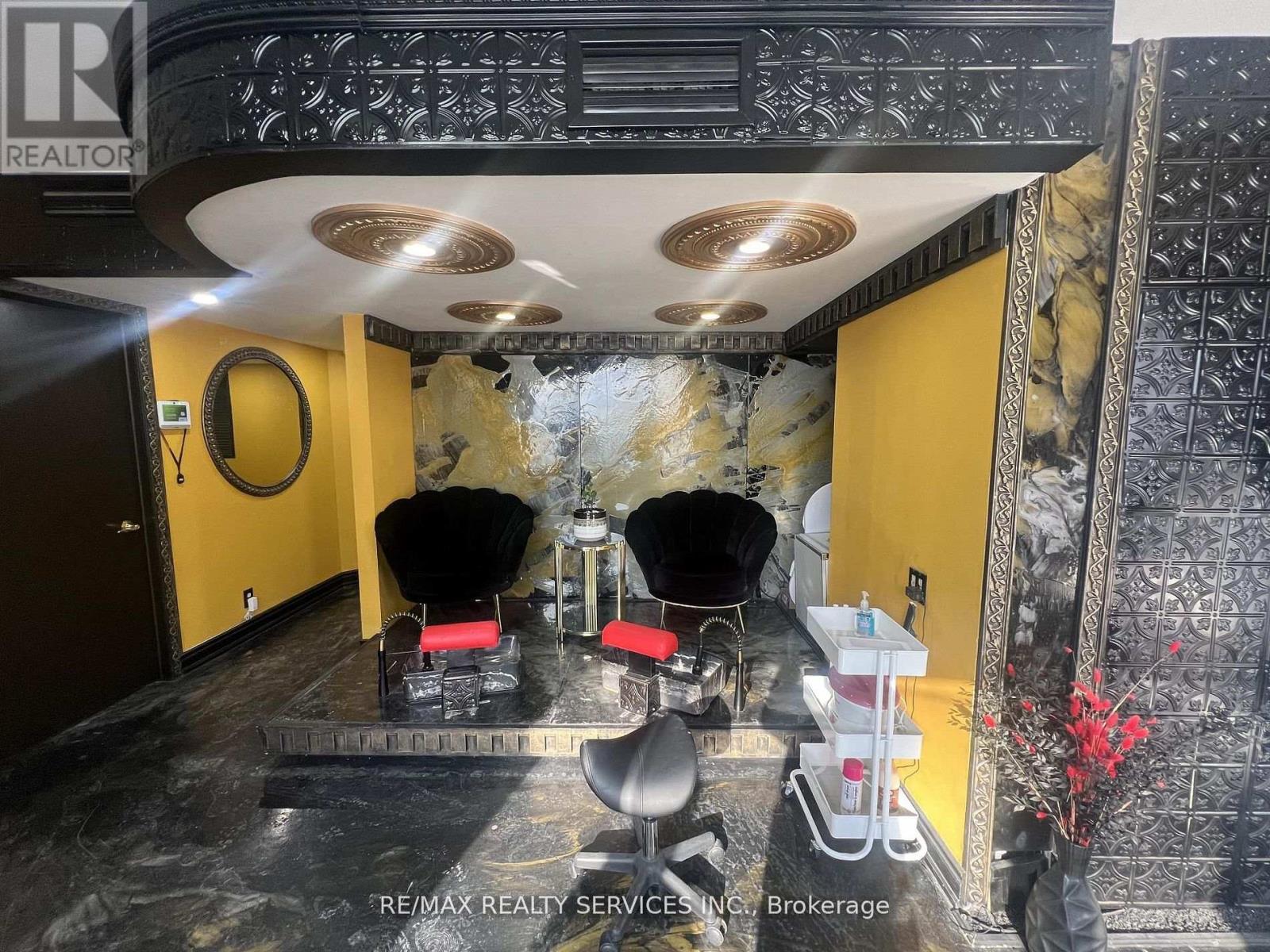 34 BERWICK AVENUE, Toronto, Ontario