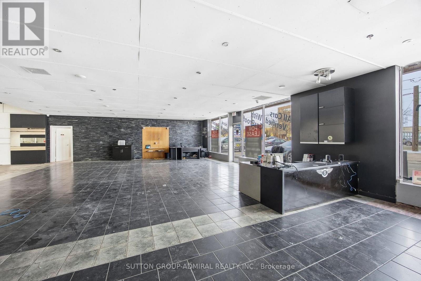 1019 Finch Avenue W, Toronto, Ontario  M3J 2C7 - Photo 5 - W12518412