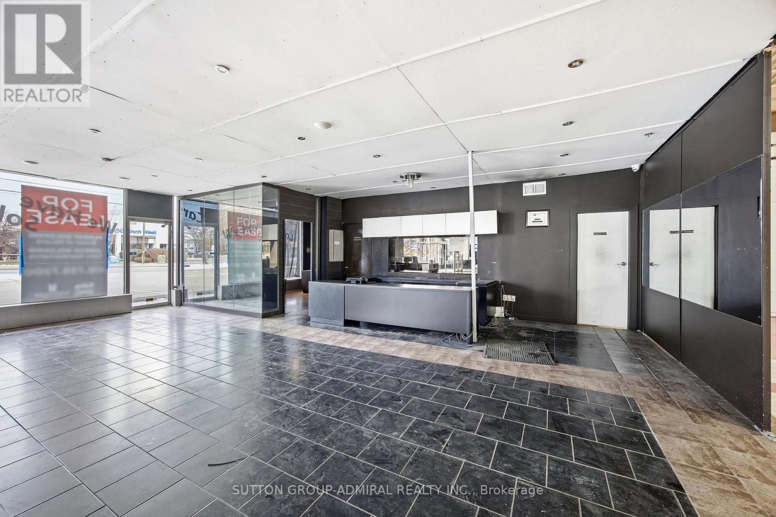 1019 Finch Avenue W, Toronto, Ontario  M3J 2C7 - Photo 6 - W12518412