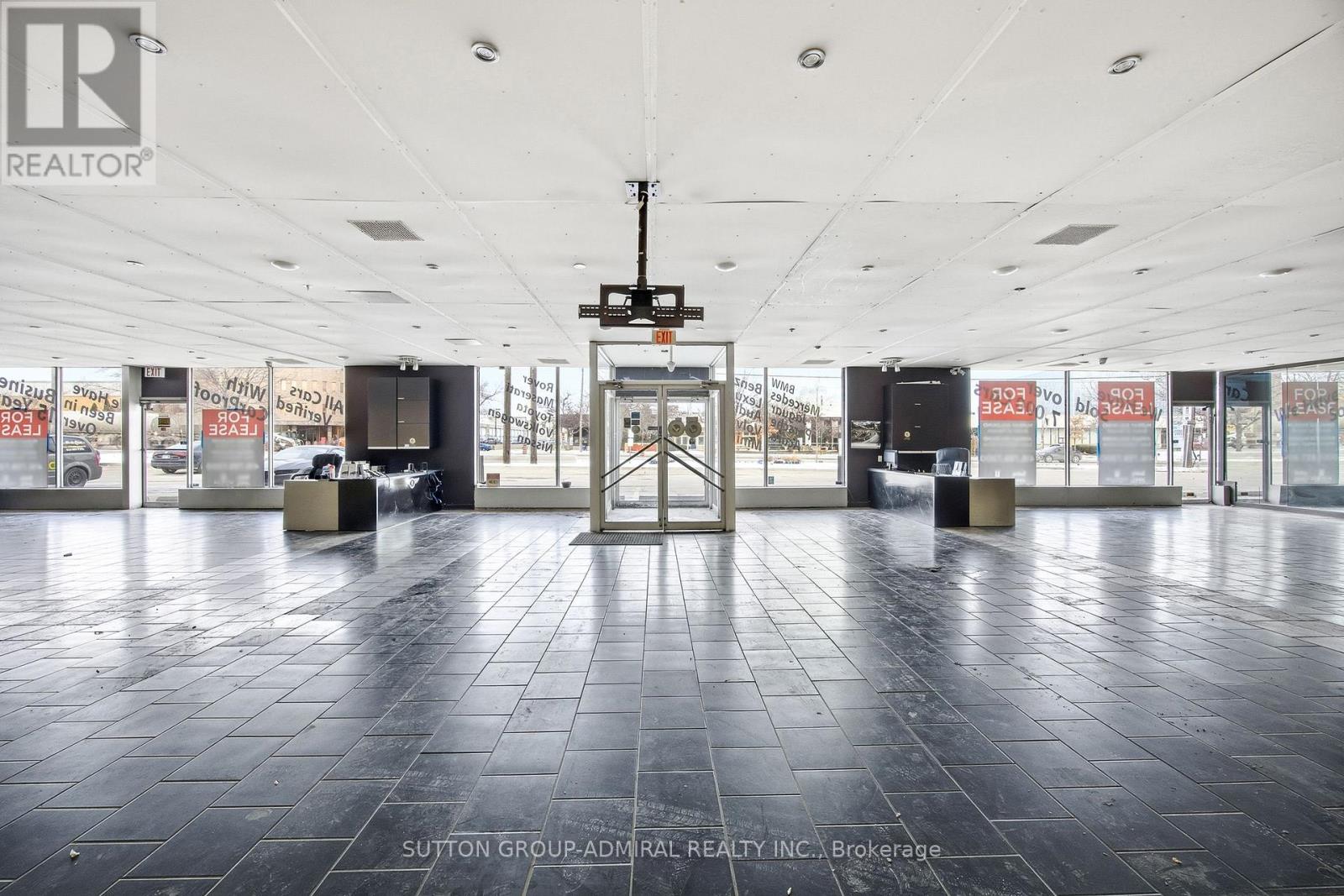 1015 Finch Avenue W, Toronto, Ontario  M3J 2C7 - Photo 3 - W12518438