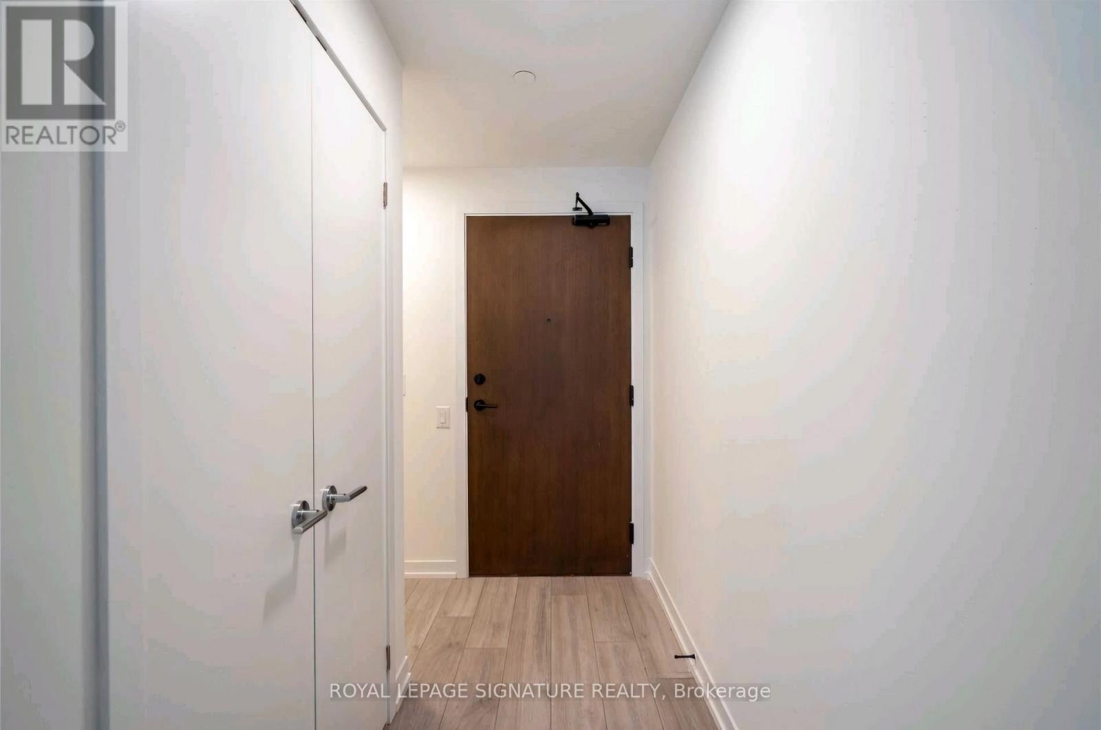 1801 - 4065 Confederation Parkway, Mississauga, Ontario  L5B 0L4 - Photo 2 - W12733640