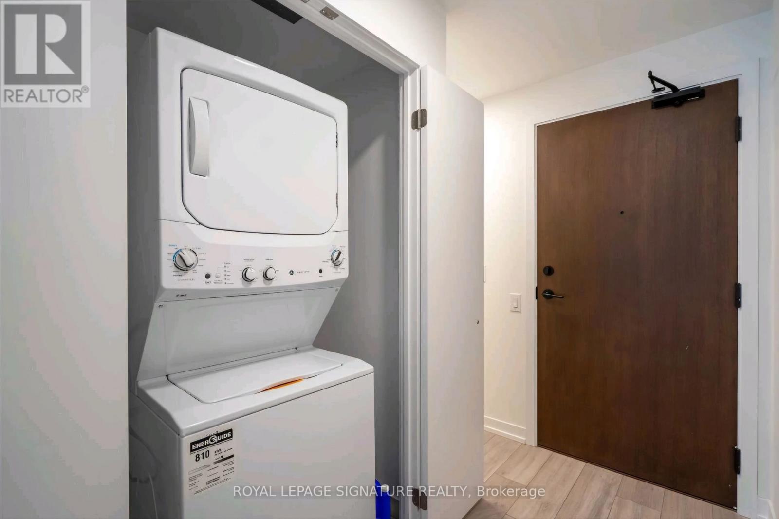 1801 - 4065 Confederation Parkway, Mississauga, Ontario  L5B 0L4 - Photo 3 - W12733640