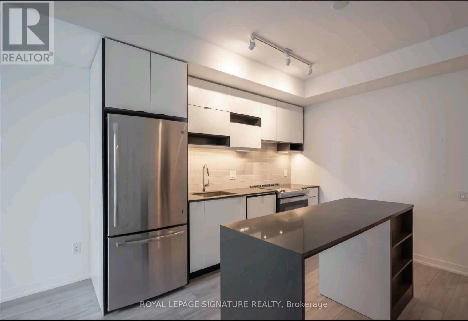 1801 - 4065 Confederation Parkway, Mississauga, Ontario  L5B 0L4 - Photo 4 - W12733640