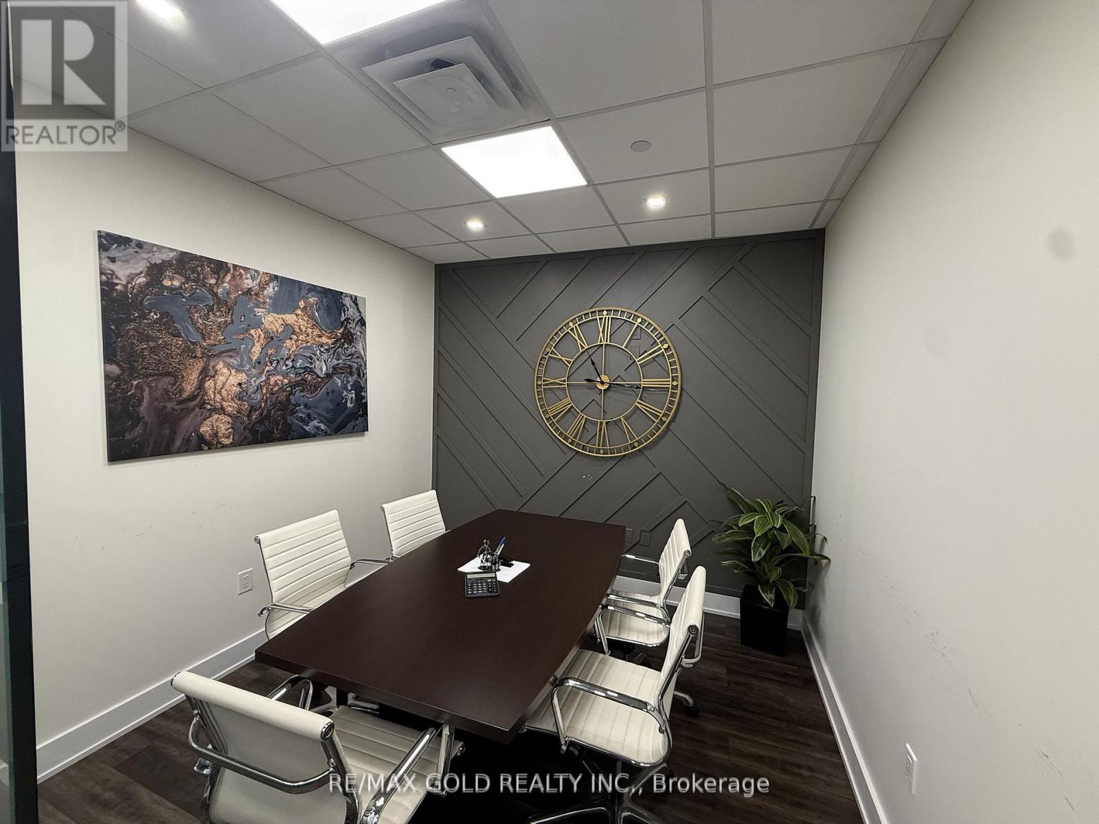 303-218 Export Boulevard, Mississauga, Ontario  L5S 1Y4 - Photo 4 - W12733646