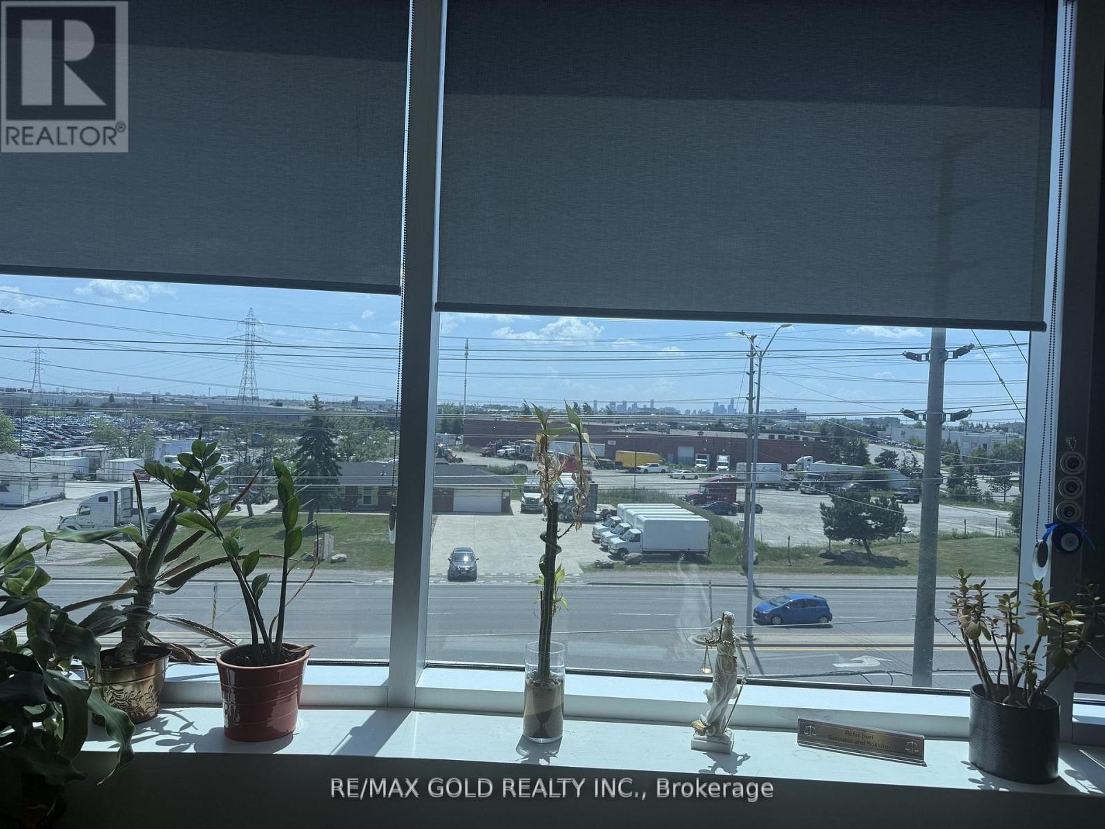 303-218 Export Boulevard, Mississauga, Ontario  L5S 1Y4 - Photo 7 - W12733646