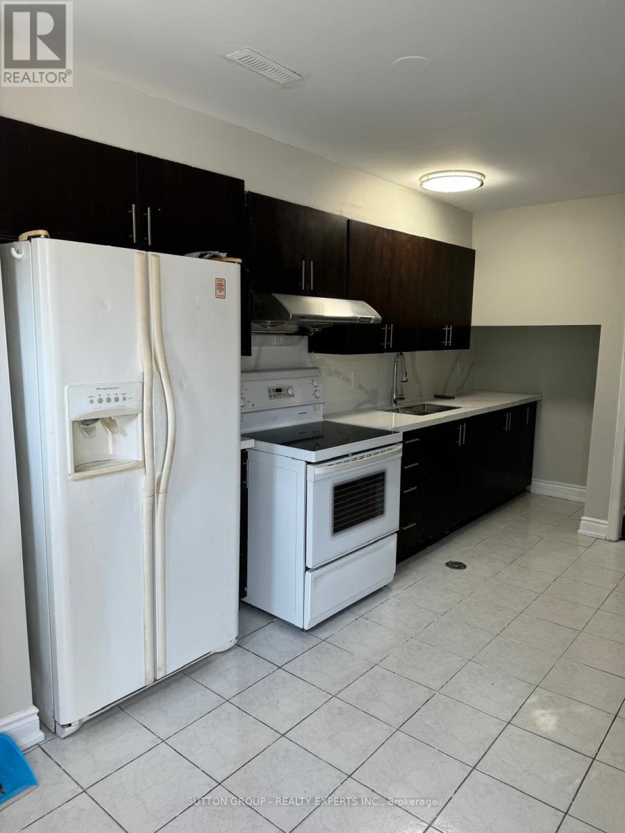 66 Leacrest Street, Brampton, Ontario  L6S 3K6 - Photo 10 - W12733648