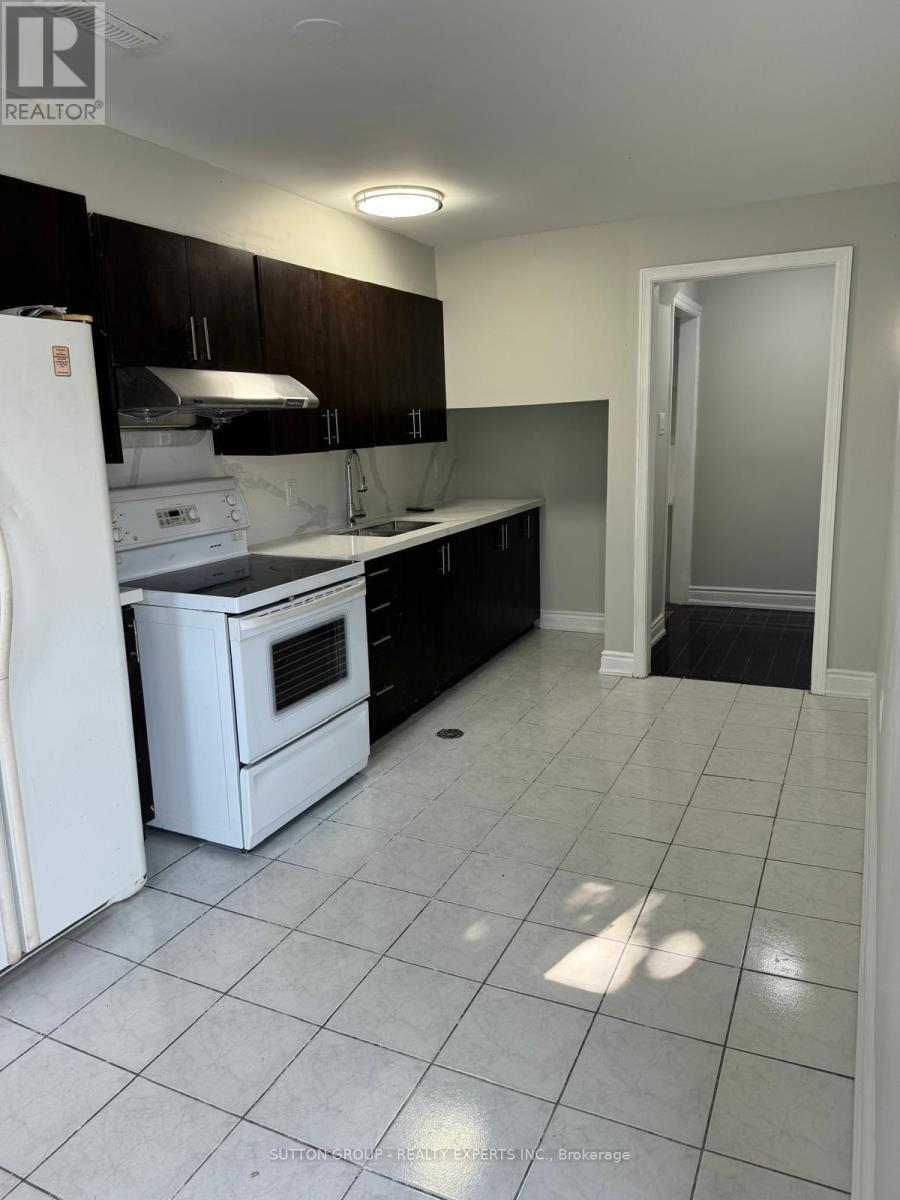 66 Leacrest Street, Brampton, Ontario  L6S 3K6 - Photo 11 - W12733648