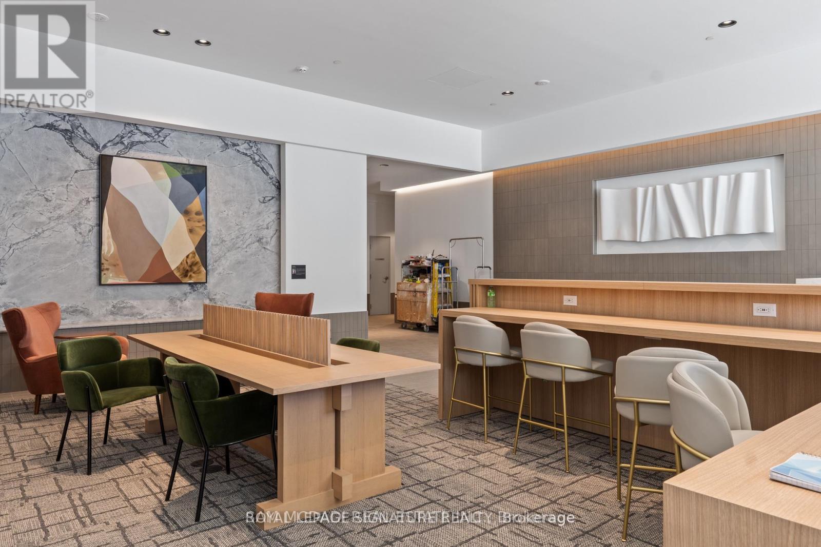 4706 - 395 Square One Drive, Mississauga, Ontario  L5B 0P6 - Photo 3 - W12733664