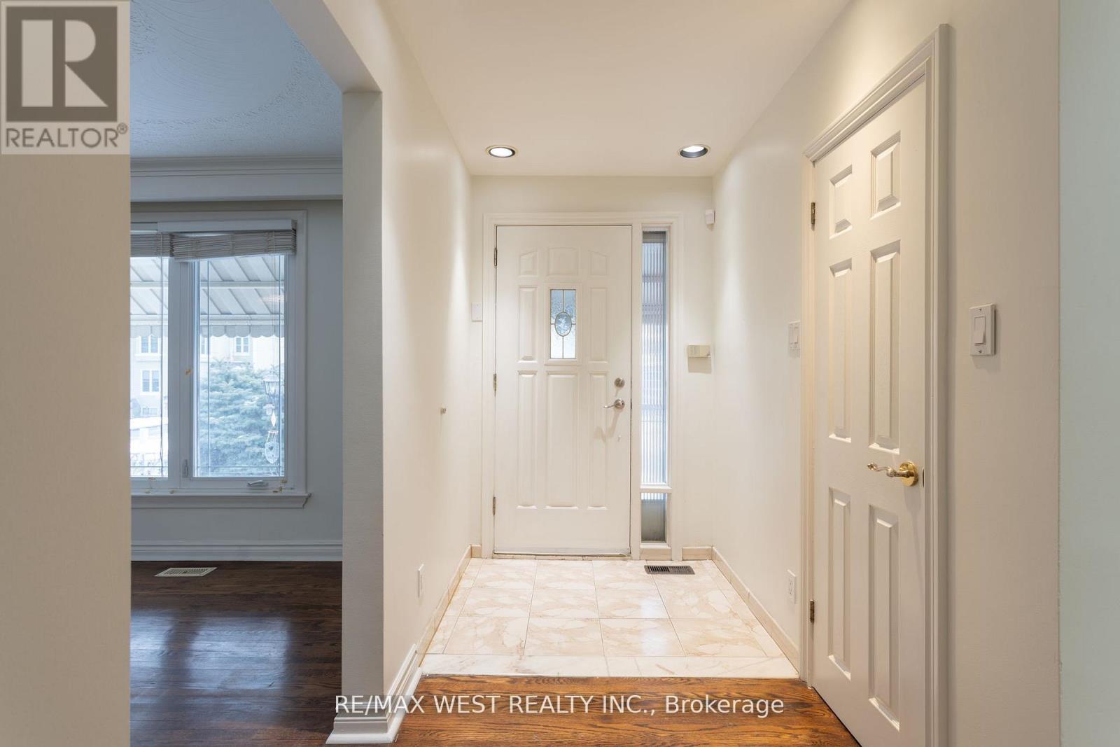 Main - 28 Paragon Road, Toronto, Ontario  M9R 1J5 - Photo 2 - W12733672