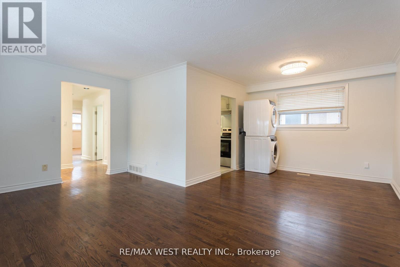 Main - 28 Paragon Road, Toronto, Ontario  M9R 1J5 - Photo 6 - W12733672