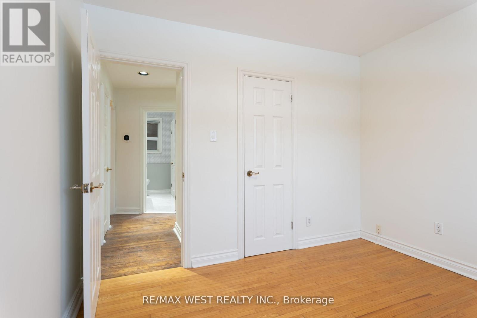 Main - 28 Paragon Road, Toronto, Ontario  M9R 1J5 - Photo 8 - W12733672