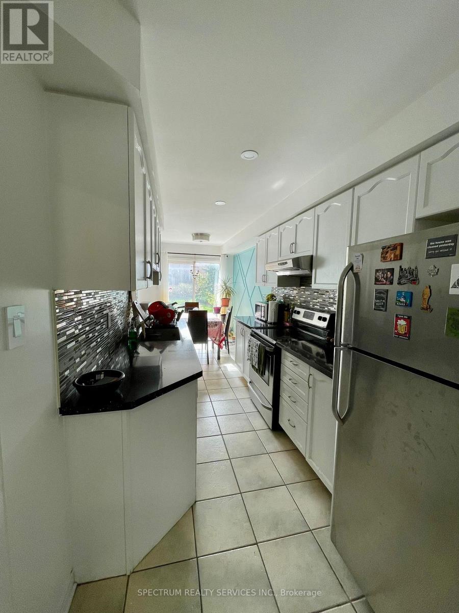 108 - 770 Othello Court, Mississauga, Ontario  L5W 1Y3 - Photo 3 - W12733712