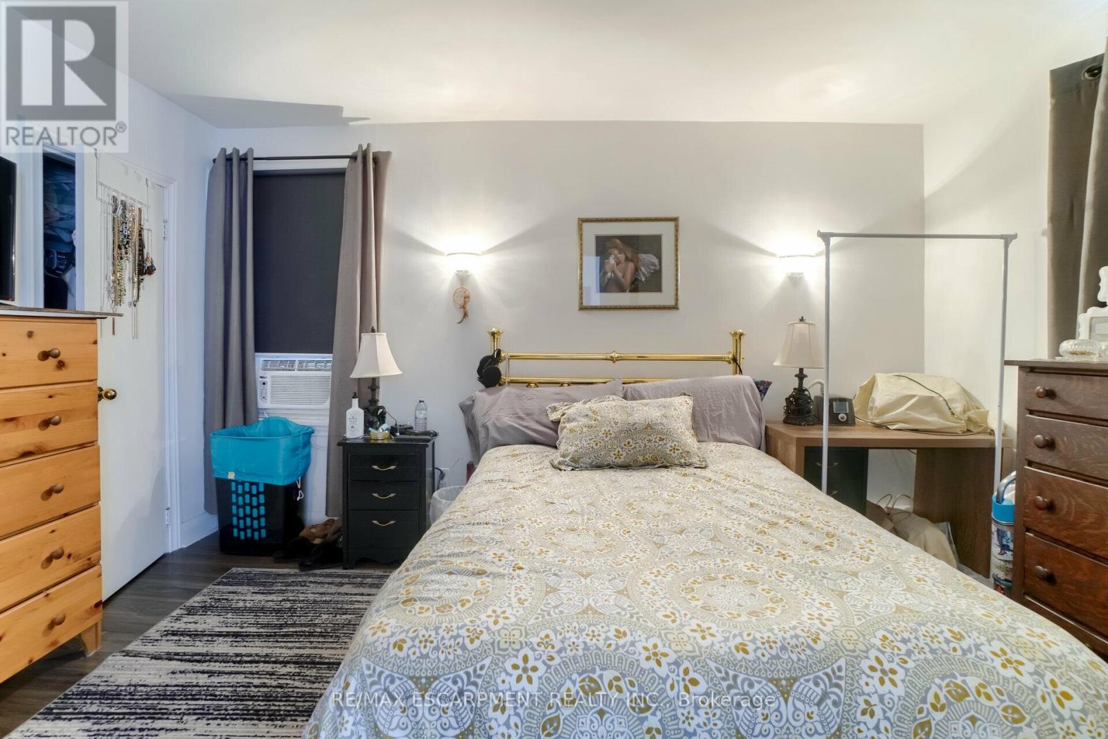 160 Welland Avenue, St. Catharines, Ontario  L2R 2N6 - Photo 10 - X12733734