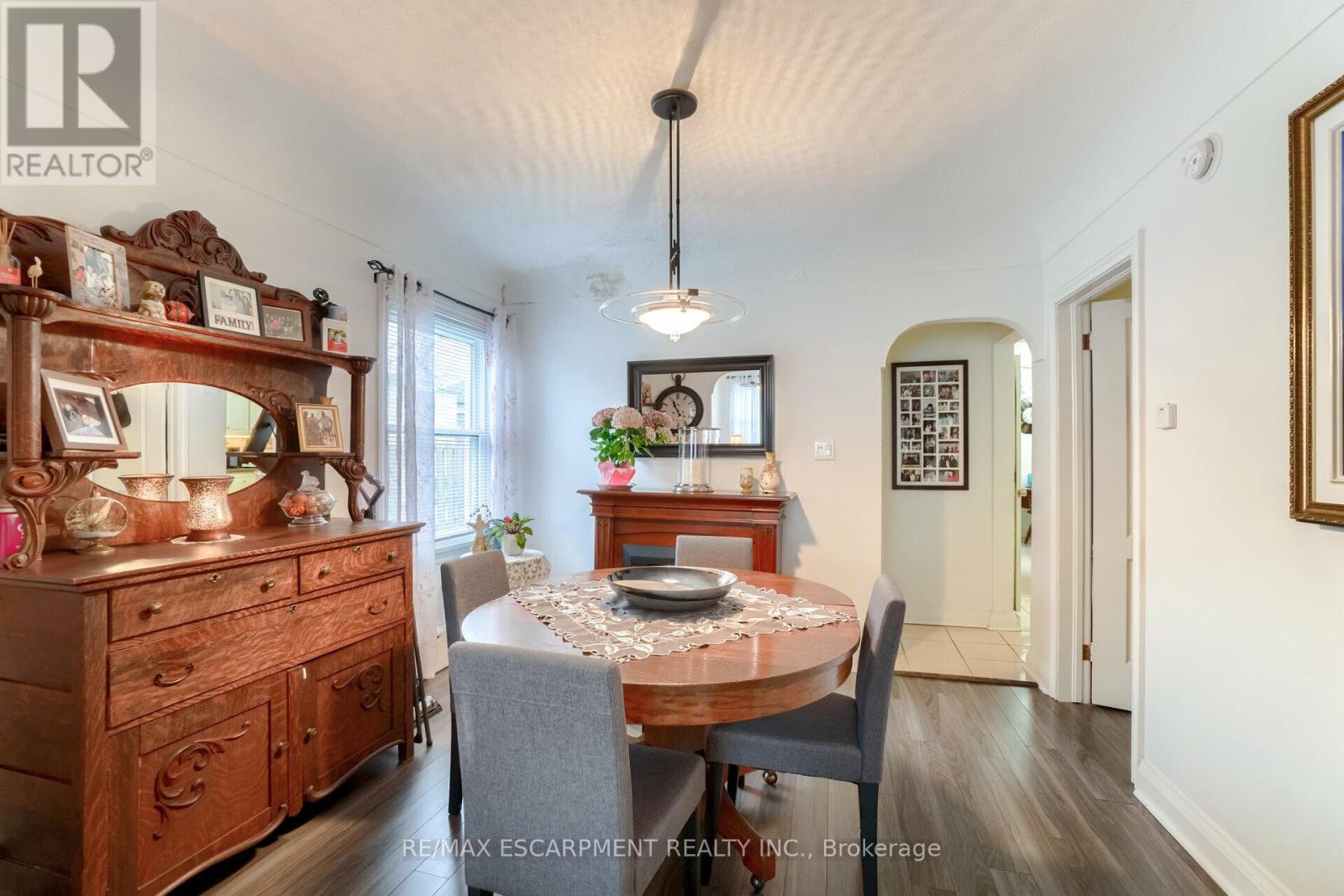 160 Welland Avenue, St. Catharines, Ontario  L2R 2N6 - Photo 4 - X12733734