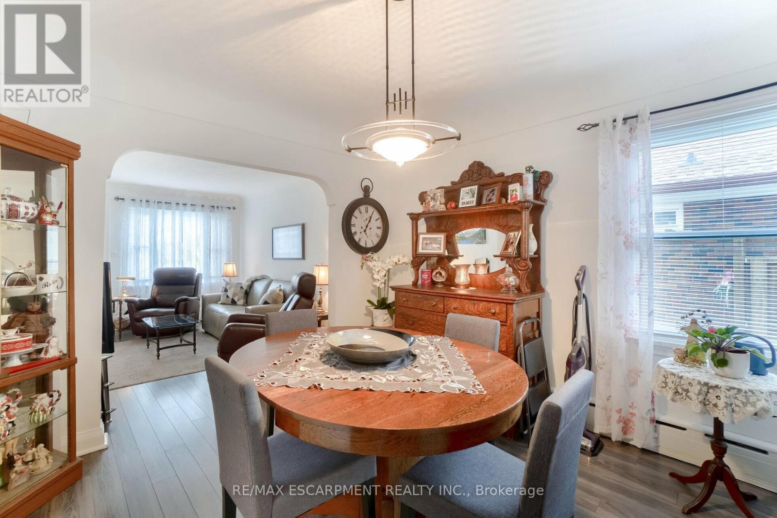 160 Welland Avenue, St. Catharines, Ontario  L2R 2N6 - Photo 5 - X12733734