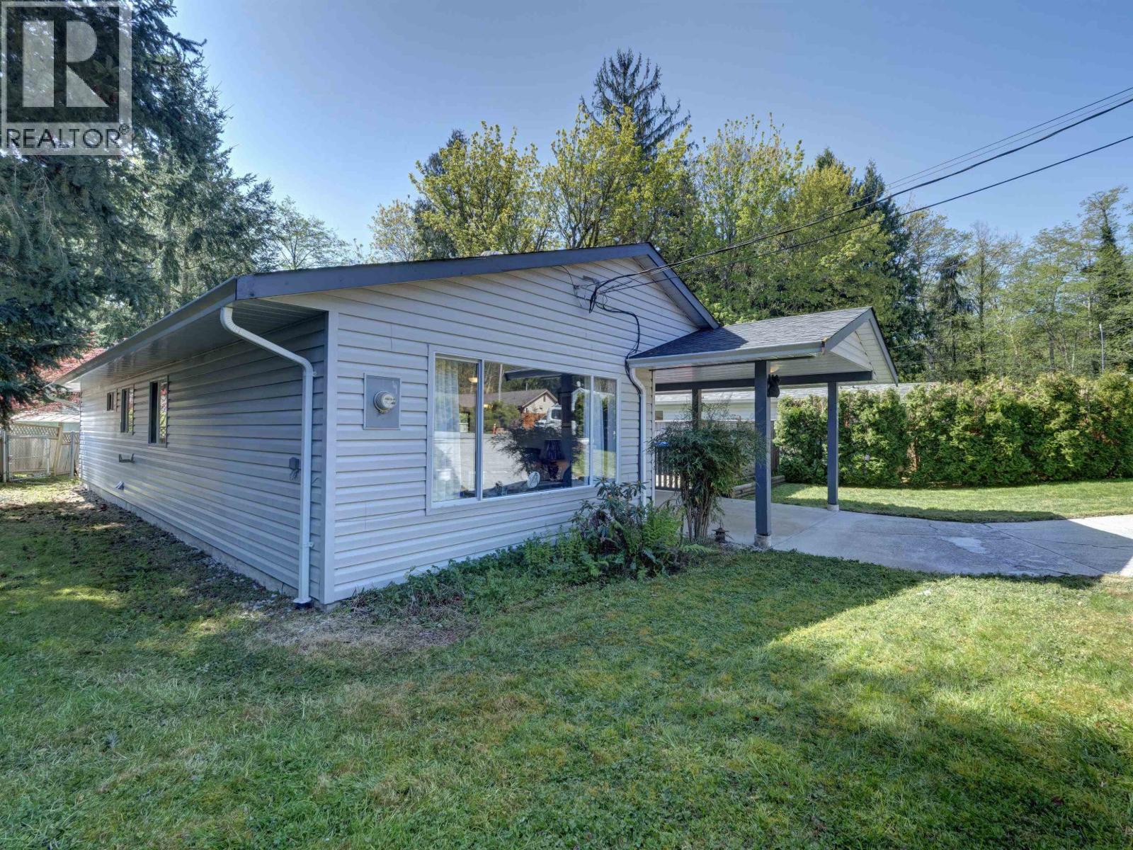 6557 Bjorn Place, Sechelt, British Columbia  V7Z 0T4 - Photo 1 - R3083626