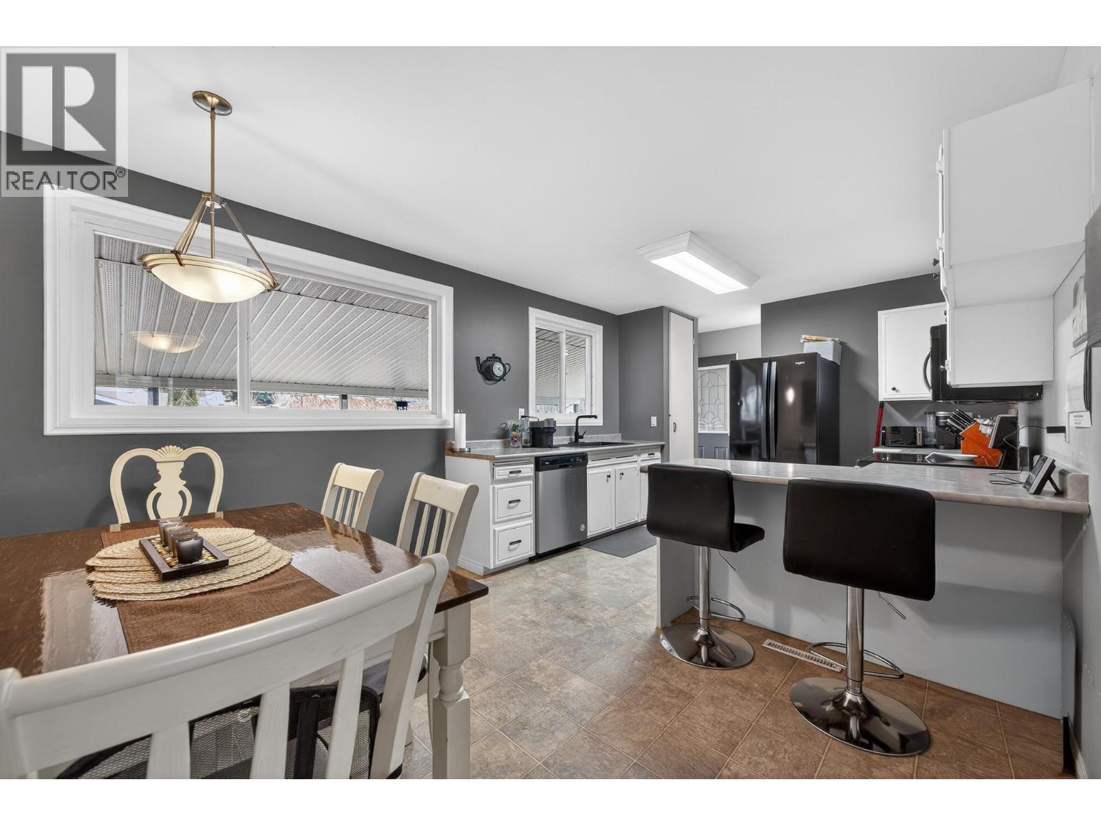 2331 Briarwood Avenue, Kamloops, British Columbia  V2B 4Z6 - Photo 6 - 10373973